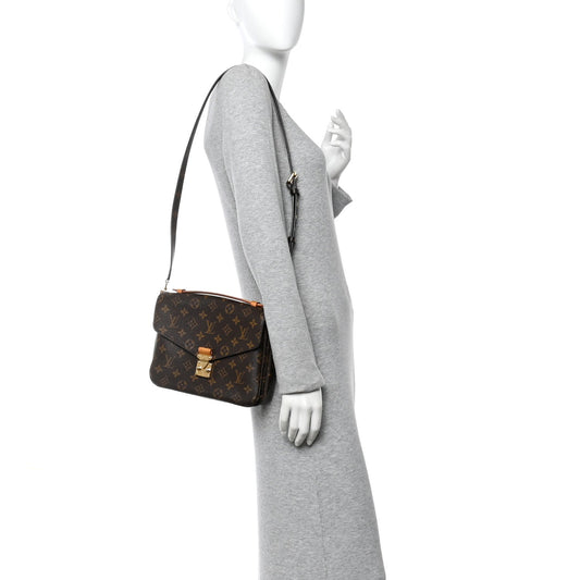 Monogram Pochette Metis