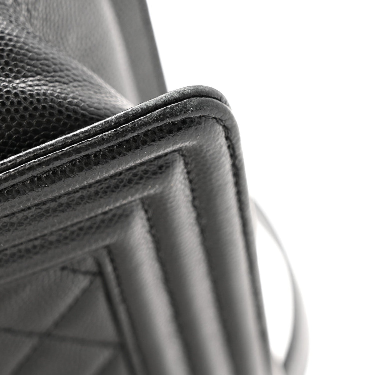 Caviar Quilted Medium Boy Flap Black