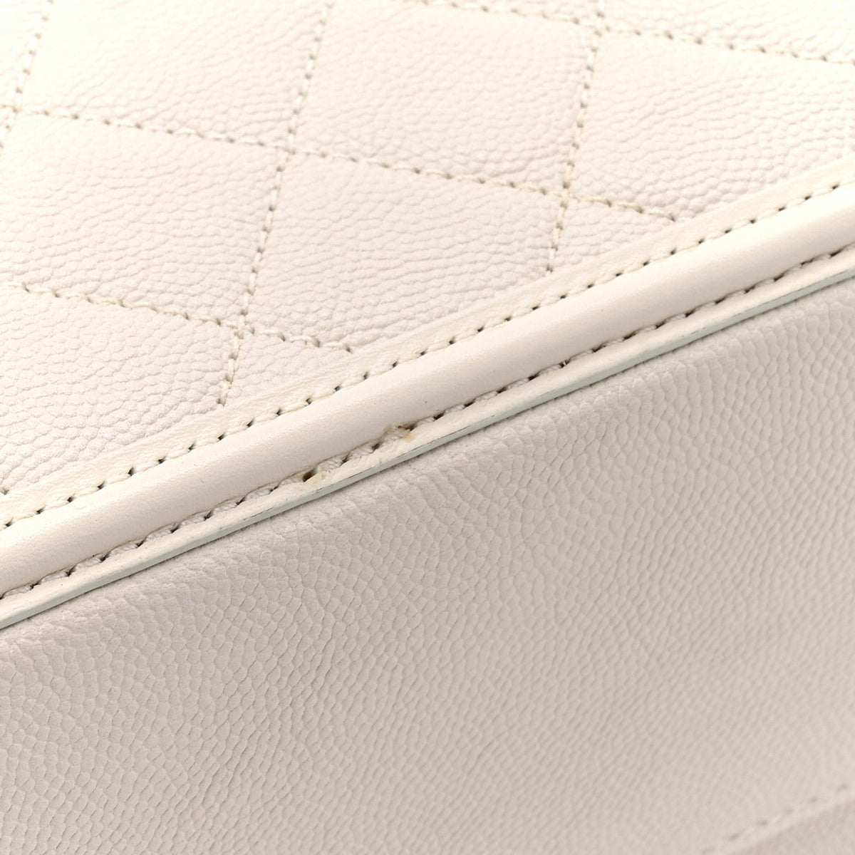 Caviar Quilted Large CC Filigree Vanity Case White
