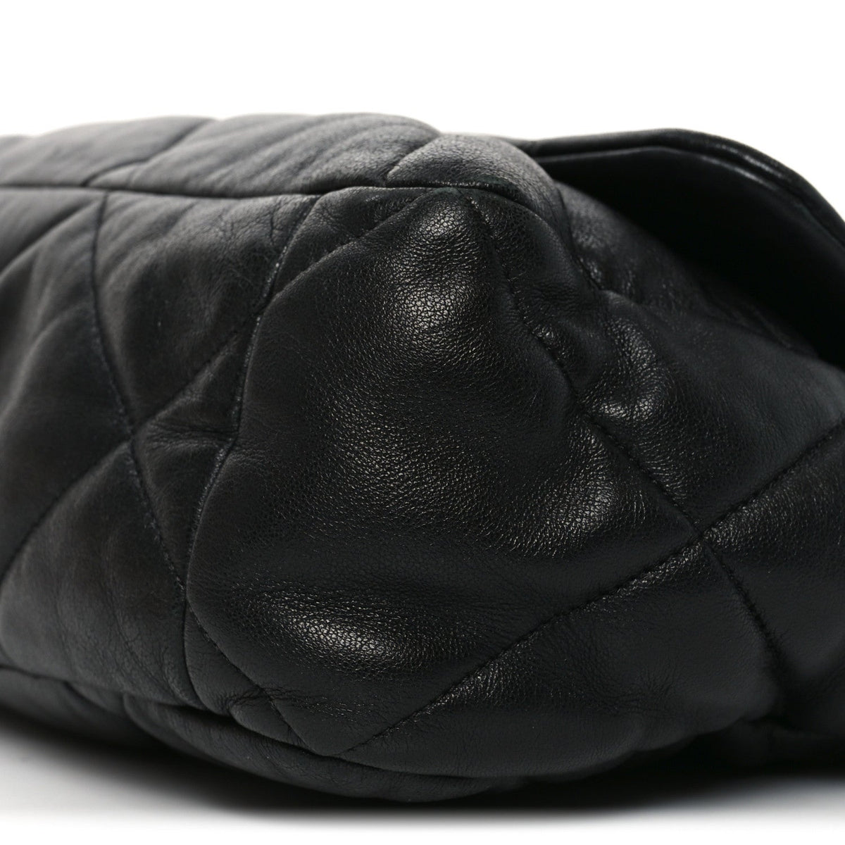 Lambskin Quilted Maxi Chanel 19 Flap Black