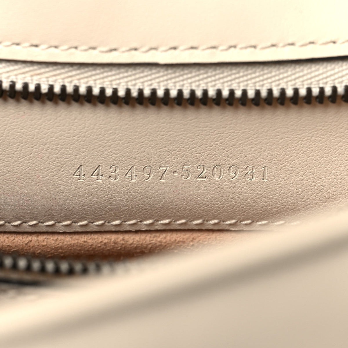 Calfskin Matelasse Small GG Marmont Shoulder Bag White