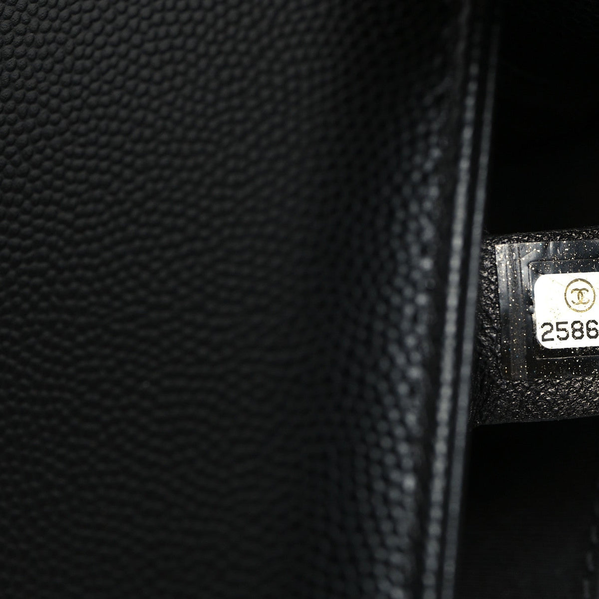 Caviar Quilted Medium Boy Flap Black