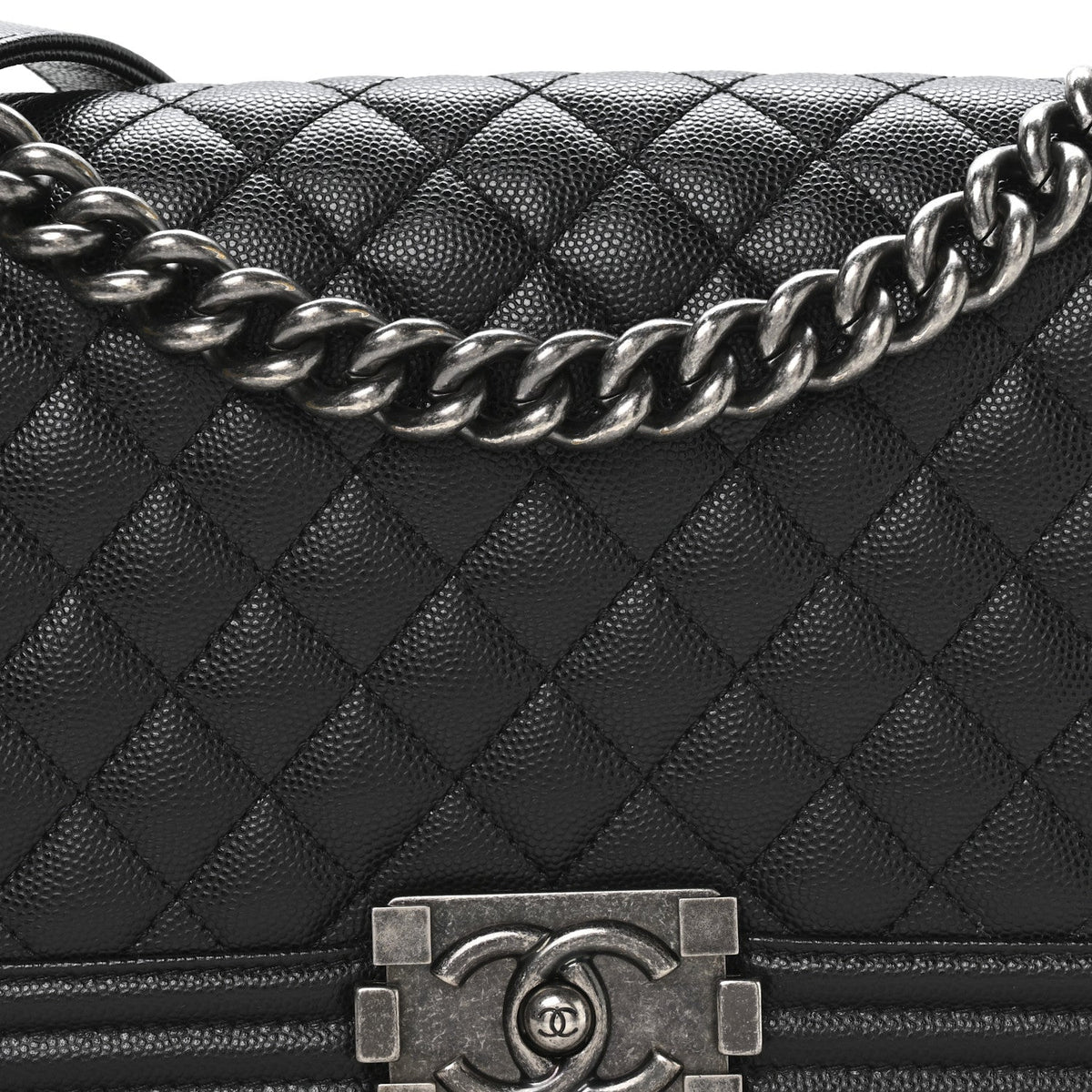 Caviar Quilted Medium Boy Flap Black