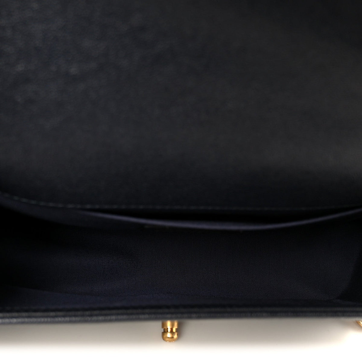 Caviar Quilted Medium Boy Flap Navy