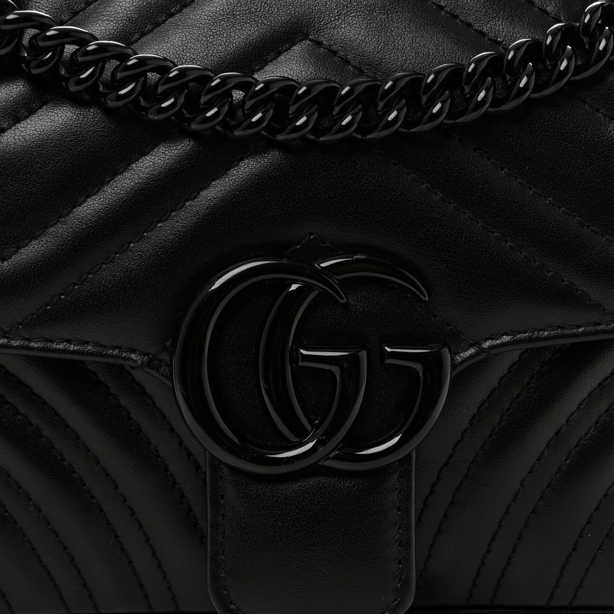 Calfskin Matelasse Monochrome Mini GG Marmont Shoulder Bag Black