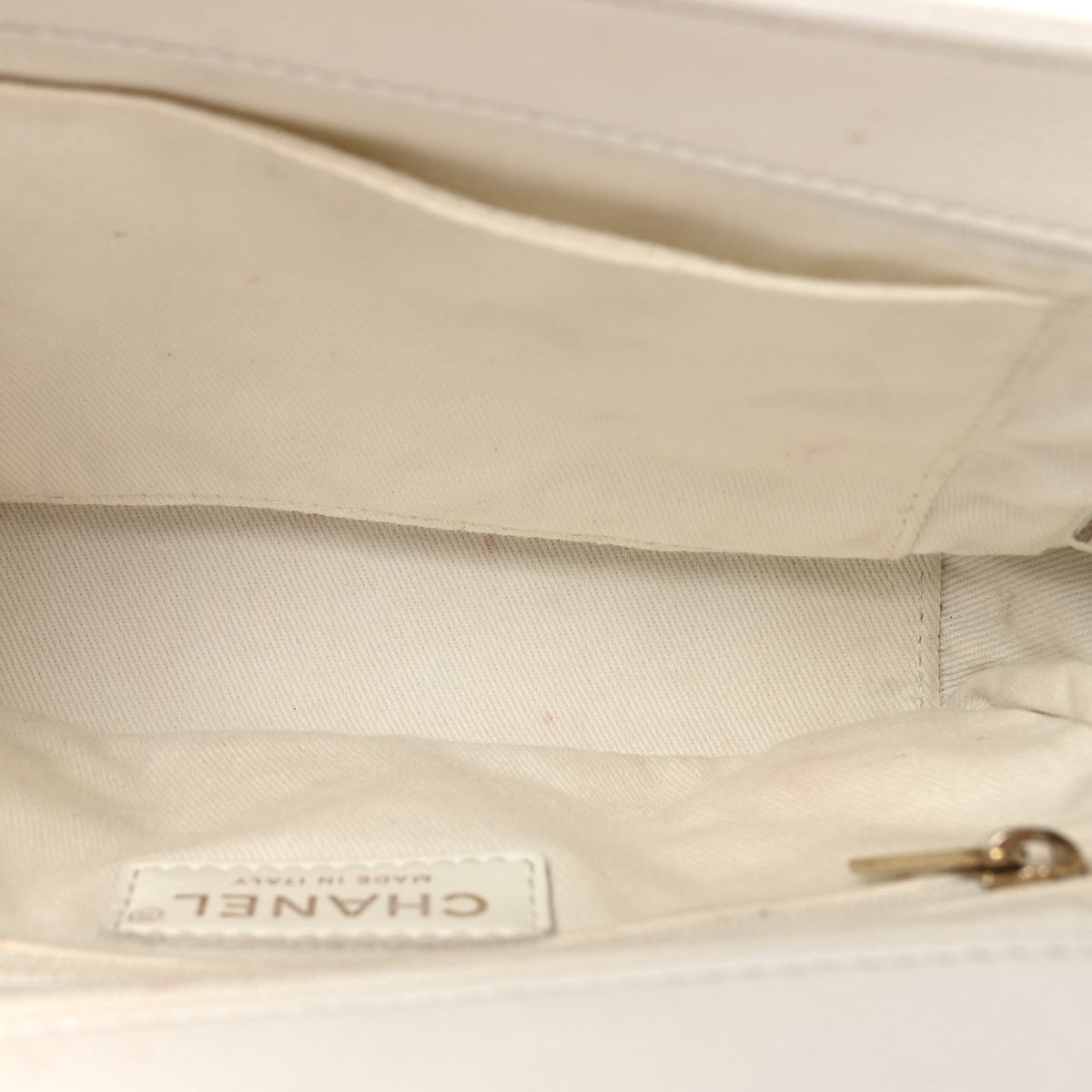 Caviar Quilted Medium Business Affinity Flap White