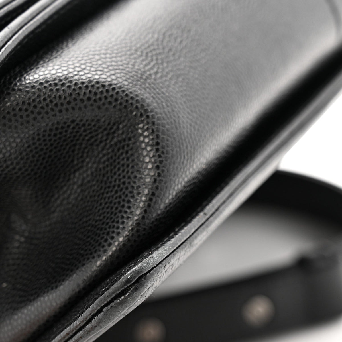 Caviar Quilted Medium Boy Flap Black