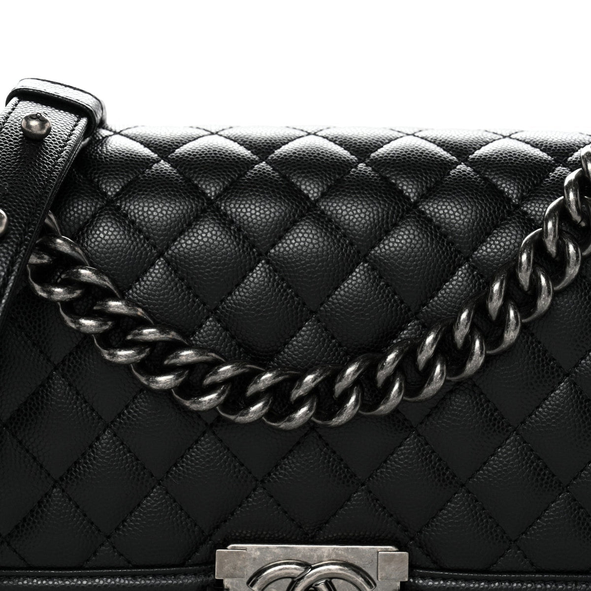 Caviar Quilted Medium Boy Flap Black