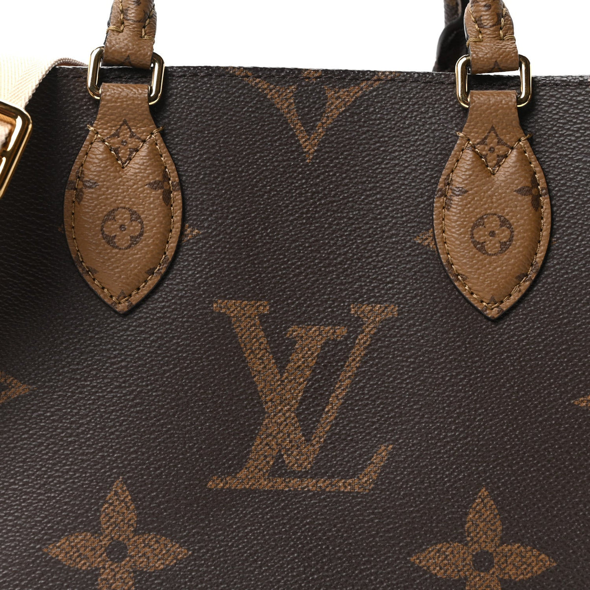 Reverse Monogram Giant Onthego PM